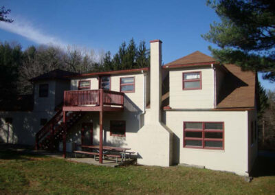 Pine Lodge Exterior